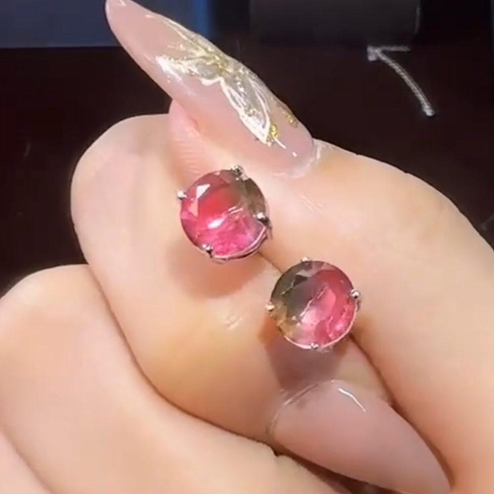 Tourmaline stud earrings / Sterling silver.